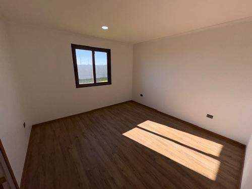 Casa En Arriendo De 4 Dorm 3 B. En Condominio Olivar