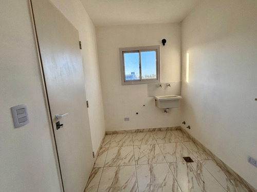Venta Casa 2 Dormitorios Otros Barrios Con Cochera