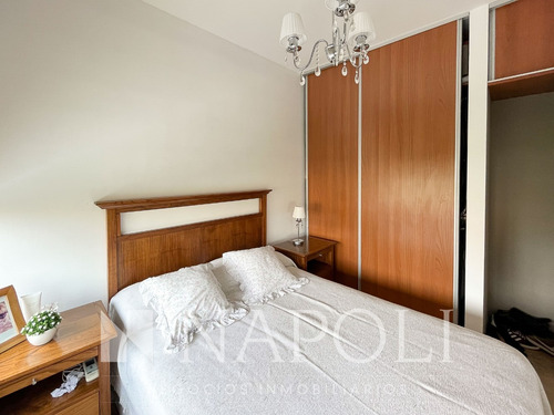 Venta De Casa Tipo Dúplex, Barrio Los Robles En Monte Grande