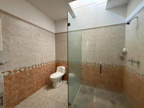Residencia En Venta Con Alberca En Zapopan