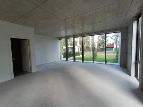 Imagen 25 de 30 de Rivera Próximo Arocena, Estrena, Oficina De 126 M2 + Gran Patio De 60 M2 !!
