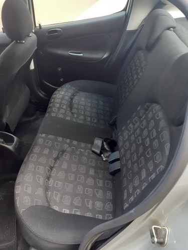 Imagem 3 de 4 de Peugeot 206 2006 1.6 16v Presence Flex 5p