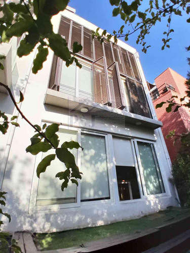 Excelente Casa Estilo Townhouse De 3 Niveles, En Providencia