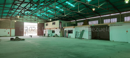 Galpón En Alquiler Con Amplia Mezzanina. Zona Industrial Ii. Yc