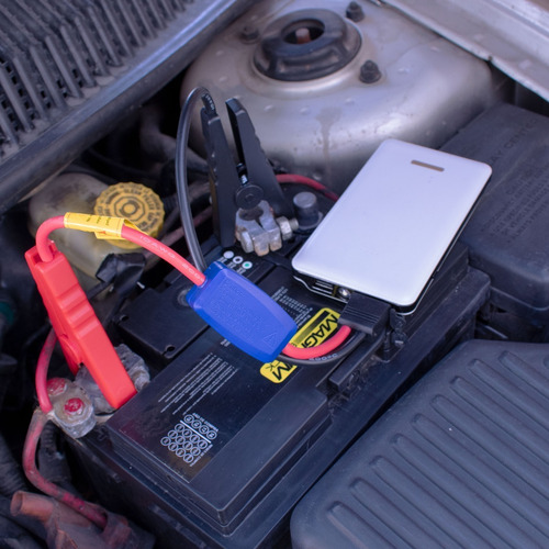 Imagen 3 de 10 de Arrancador Portatil Auxiliar Para Auto 150a 7800mah B&w