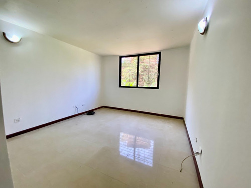 Colinas De La Tahona 152 M2, 3 Hab + Serv, 2 Baños + Serv. 2 P/e Acropolis