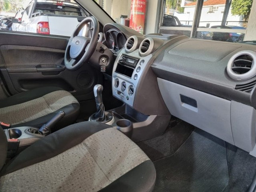 Imagem 14 de 15 de Fiesta Sedan 1.6 Mpi Class Sedan 8v Flex 4p Manual