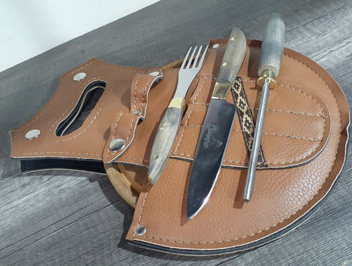 Imagen 6 de 7 de Set Asado Parrilla Tabla Cuchillo Tenedor Chaira Funda Cuero