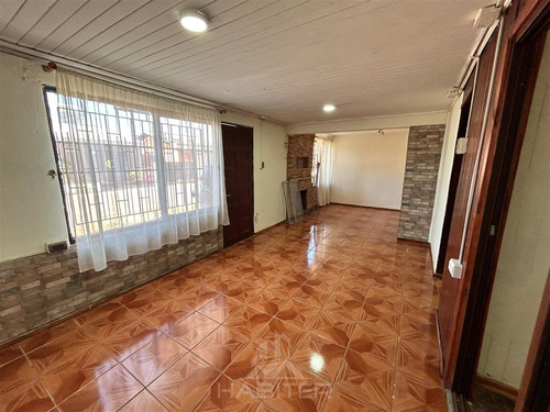 Casa En Venta De 3 Dorm. En Curicó