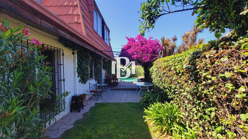 Casa En Venta De 5 Dorm. En Vitacura