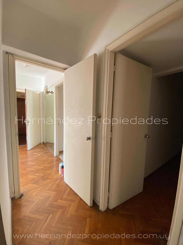 Venta Con Renta 2 Dormitorios Más Servicio. Garage Opcional.