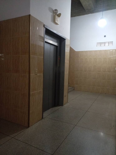 Imagen 11 de 30 de Alquiler De Planta Comercial En Edificio Boleita Sur