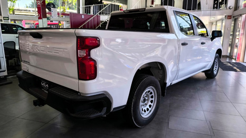 Chevrolet Silverado PAQ E. WT DOBLE CABINA 4X2 MOTOR V6 4.3L