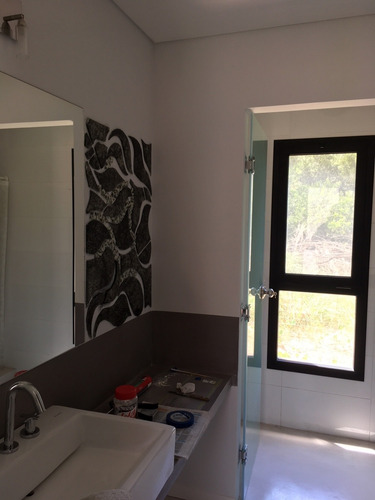 Moderna, Cemento Armado En Dos Lotes, Master Suite Ny 2 Mas