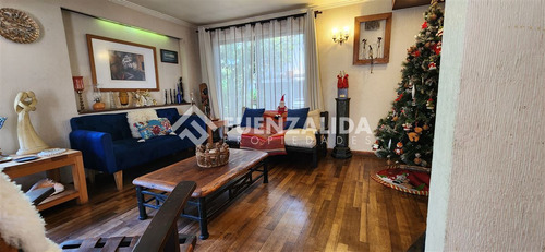 Casa En Venta De 5 Dorm. En Las Condes