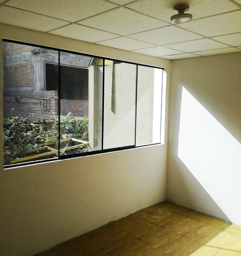Imagen 11 de 14 de Remato Acogedora Casa Cerca C. Comercial Y Estación Metro