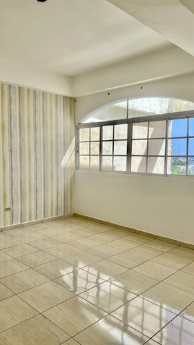 Apartamento Con Línea Blanca En Alquiler En Gazcue, Santo Do