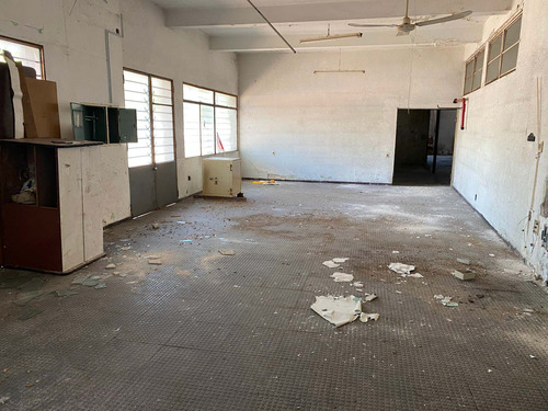 Venta Deposito O Fabrica Brazo Oriental 5.500 M2