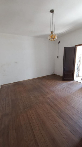 Imagen 3 de 12 de Pasillo 1 Dormitorio Con Patio A Reciclar