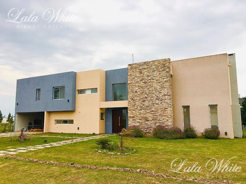 Venta - Casa En Fincas De San Vicente