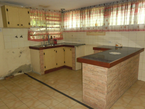 Imagen 10 de 13 de Excelente Casa Con Oficina Y Galpón Para Negocio