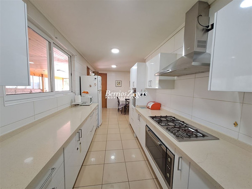 Casa En Venta, 4 Dormitorios 4 Baños, Sala De Estar La Reina