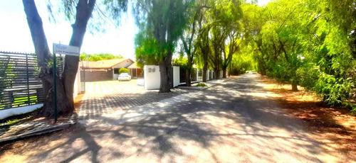 Casa En Venta De 5 Dorm. En Colina