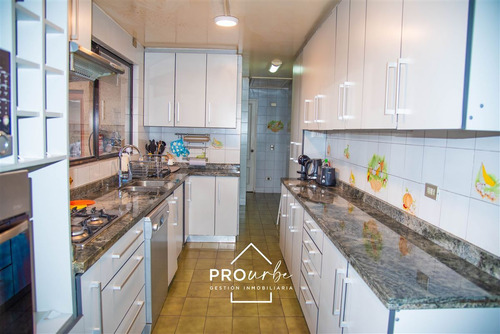 Casa En Venta De 6 Dorm. En Lo Barnechea
