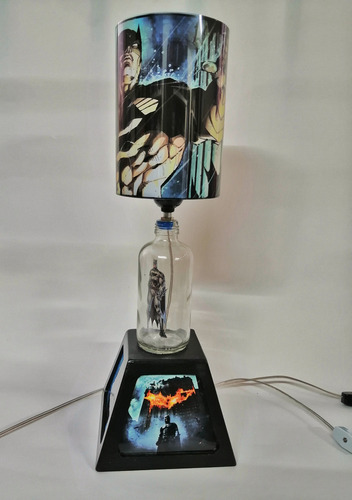Lámpara Batman Con Función De Luz Nocturna Estructura Negro Pantalla Ilustración Cómic