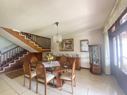 Imagen 6 de 24 de Venta De Casa En Santa Paula | J24