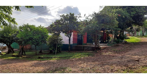 Vendo Casa Con Salón Comercial En El Barrio Los Arrabales: 3 Habitaciones Y Un Baño