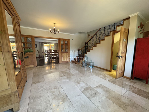 Gran Casa / Colina-lo Pinto-chicureo / Condominio Cerrado