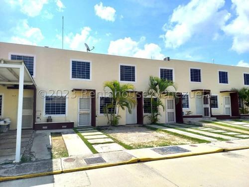 Casa En Venta En Sector La Ensenada Primer Piso Cuenta Dos Habitaciones; Una Principal Con Baño Y Vestier, Y La Segunda Habitación Con Baño Gabriela C.