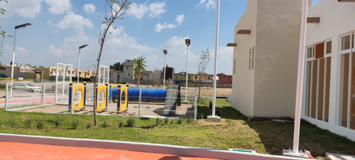 Casa Con Balcón, Acceso A Alberca Y Más. Casa De Dos Recámaras.