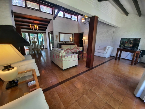Hermosa Casa Ubicada Estratégicamente En El Barrio De San Rafael- Ref: 1330