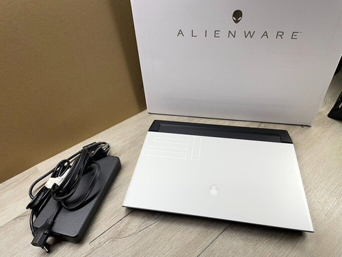 Imagen 1 de 4 de Alienware M15 Gaming Laptop R4 Lunar Light, I7-10870h, 16gbg