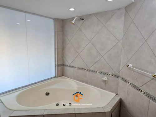 Departamento 4 Ambientes Tipo Dúplex Con Cochera Incluida, En Venta Y Muy Buen Estado, Apto Crédito