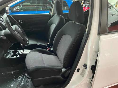 Imagen 11 de 13 de Nissan Versa 2018 1.6 Sense At