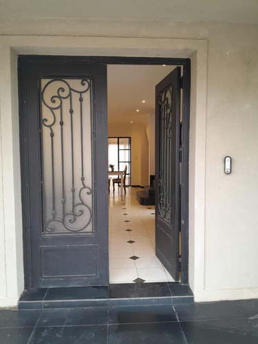 Casa En Venta - 4 Dormitorios 2 Baños - 469mts2 - Suipacha