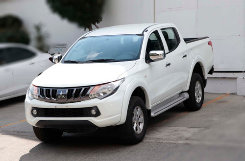 Imagen 8 de 14 de Mitsubishi L200 2018 2.4 Cabina Doble 4x2 Mt