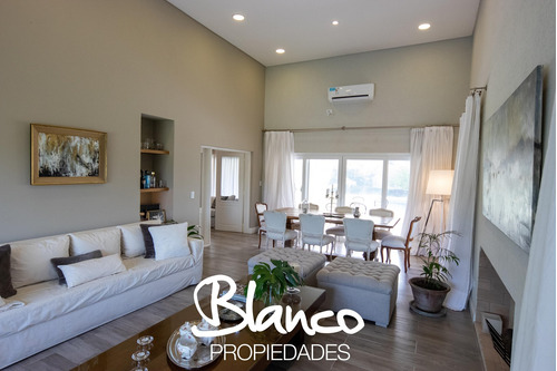 Casa En Venta En La Lomada, Pilar - Desarrollada En Tres Plantas!