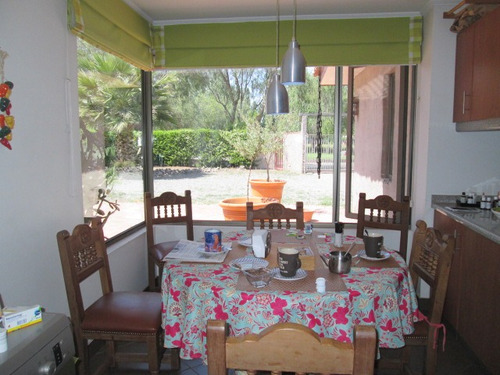 Oportunidad Casa Chilena En Condominio Consolidado