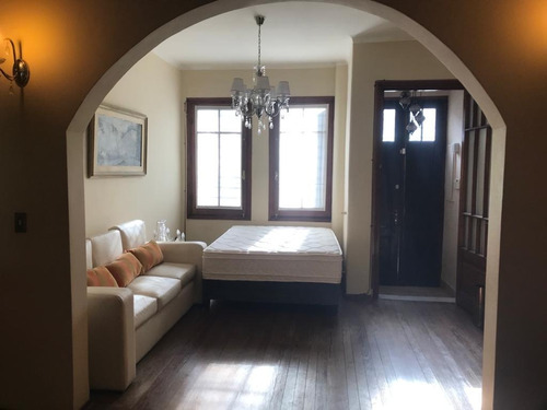 Imagen 2 de 13 de Venta De Casa Propiedad Horizontal En Pocitos, Cercana Al Ombú , 2 Dorm, 1 Baño, Patio.