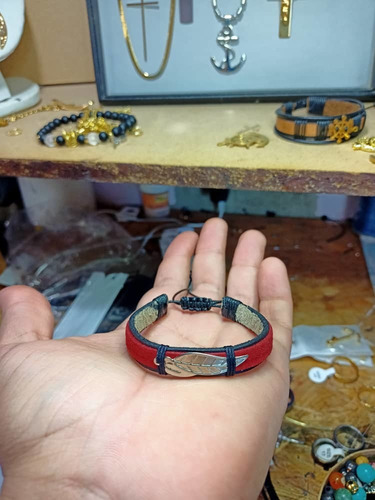 Imagen 2 de 3 de Pulsera Caballero - Cuero