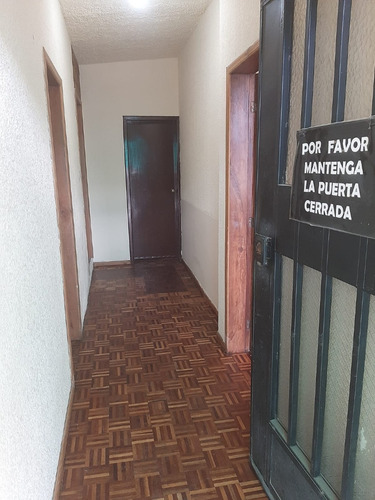 Imagen 4 de 7 de Dormitorio Para Una Persona, Baño Y Ducha, Amoblado, Norte, Servicios Básicos Incluidos.