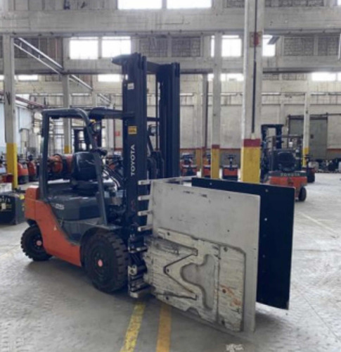 Imagen 17 de 25 de Autoelevador Toyota Fg25 Con Clamp Cascade 2012 Envio A Pais