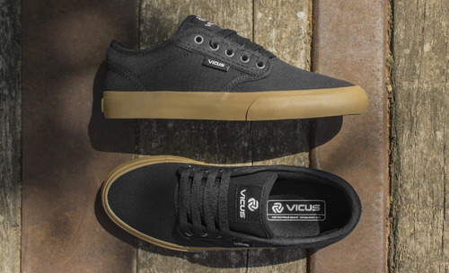 Zapatillas Vicus Folk Lona Negro Suela Caramelo