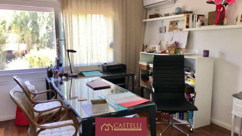 Casa De 5 Dormitorios En Venta Ayres De Pilar