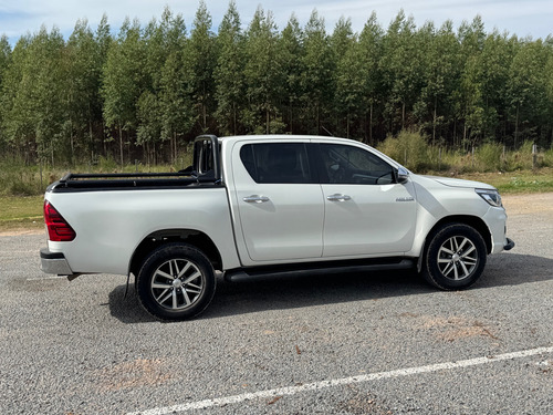 Toyota Hilux 2.8 D/cab 4x4 Srv