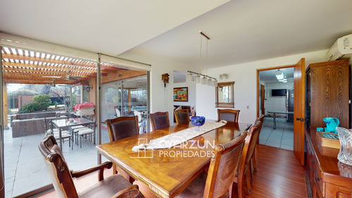 Casa Familiar De 5 Dormitorios Con Amplio Terreno De 746 M2